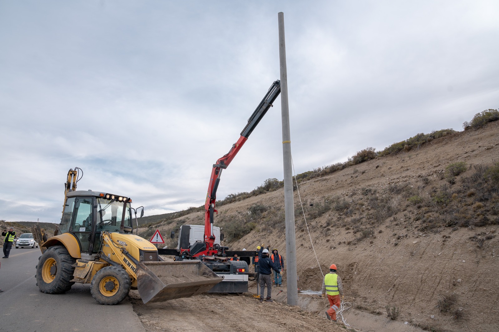 SCPL y Municipio recorrieron una obra estratégica para instalar iluminación LED en el camino Roque González
