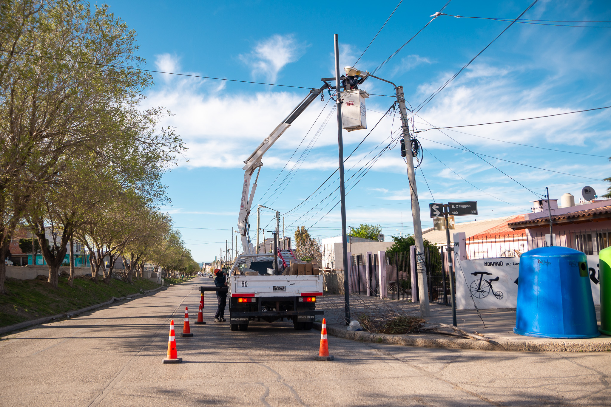 La SCPL continúa con el plan de ordenamiento general y avanza en el mejoramiento de iluminación LED en Comodoro