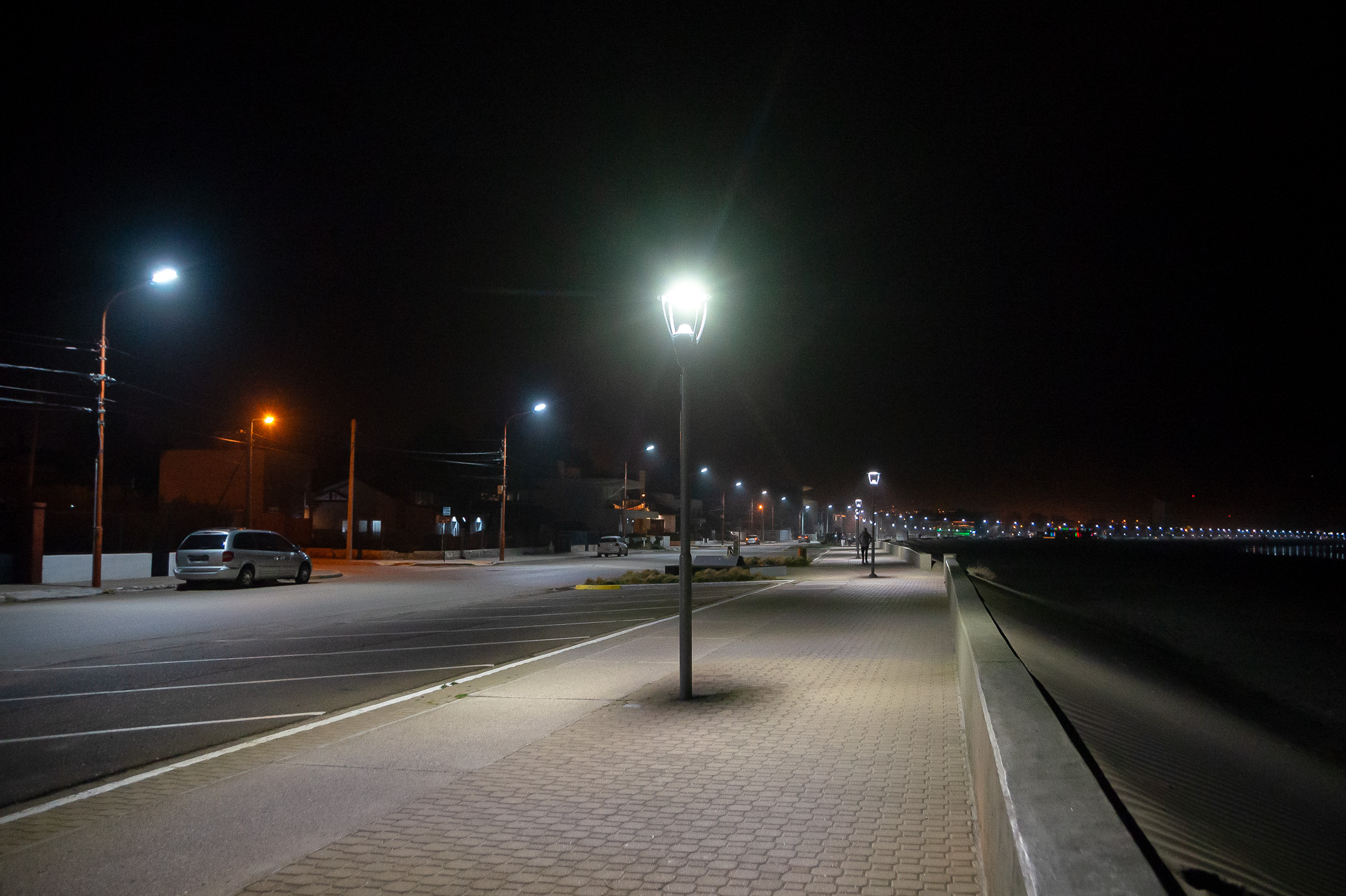 La SCPL junto a la Municipalidad de Rada Tilly avanzan con obras de luminarias LED