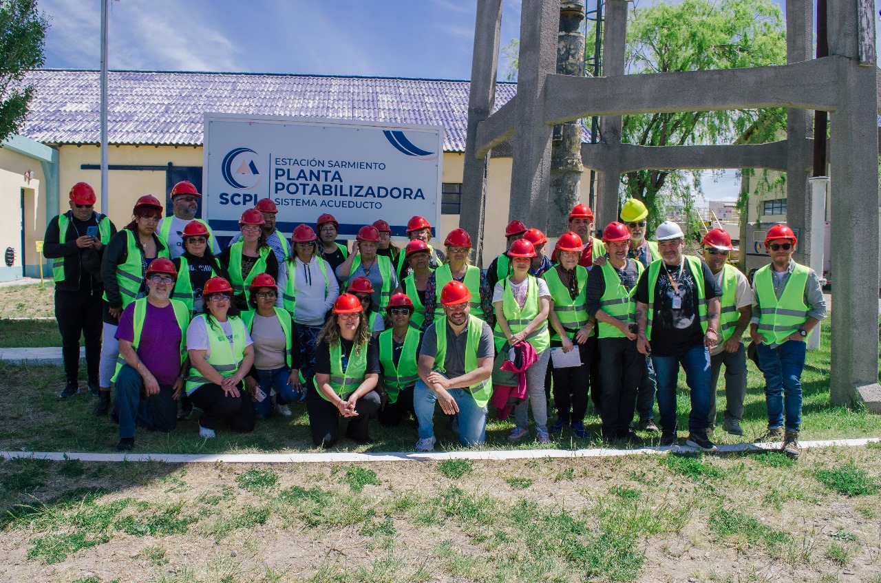 La SCPL promovió una visita de referentes barriales al Sistema Acueductos para fortalecer la concientización sobre el cuidado del agua